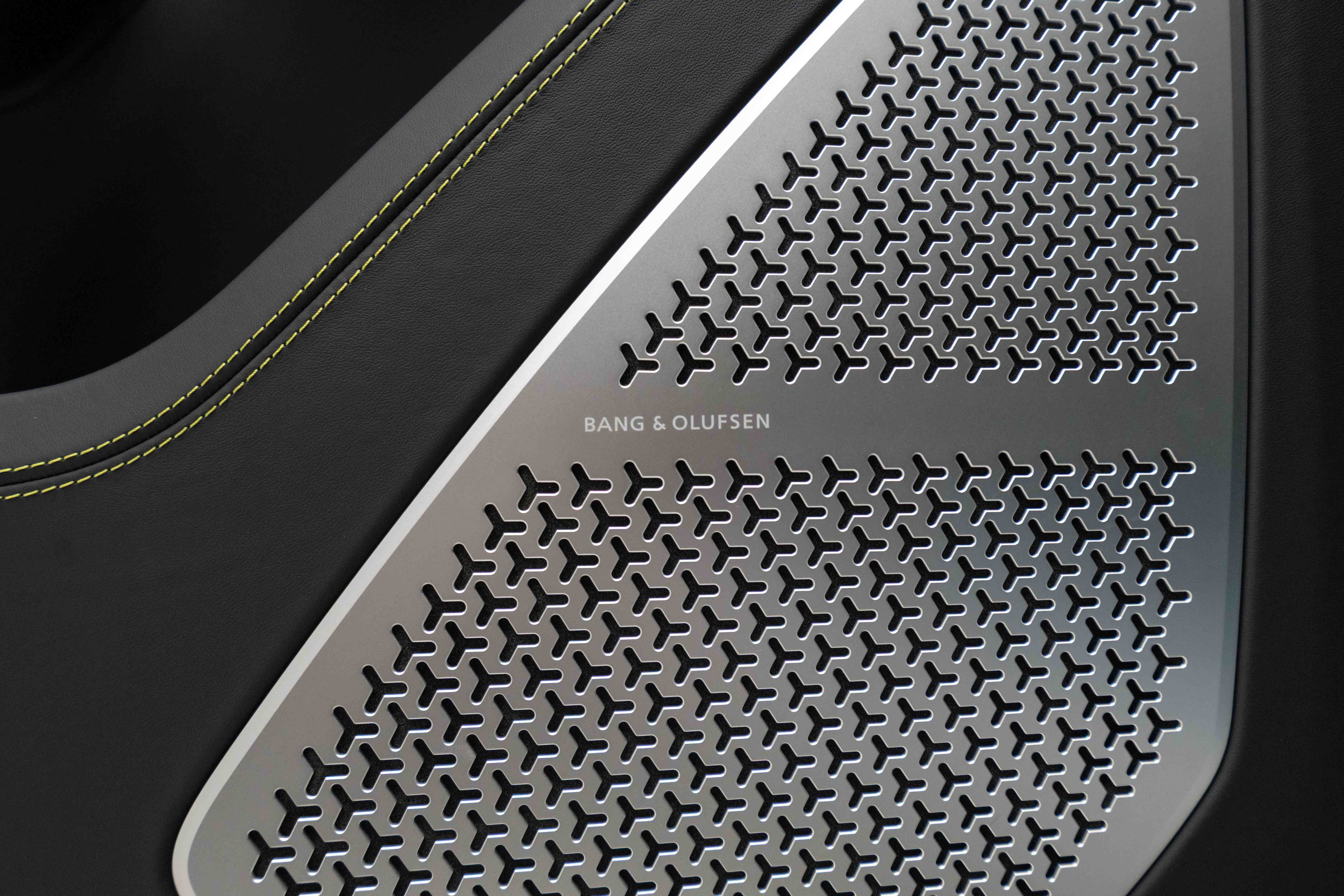 2022 Lamborghini URUS (graphite capsule)