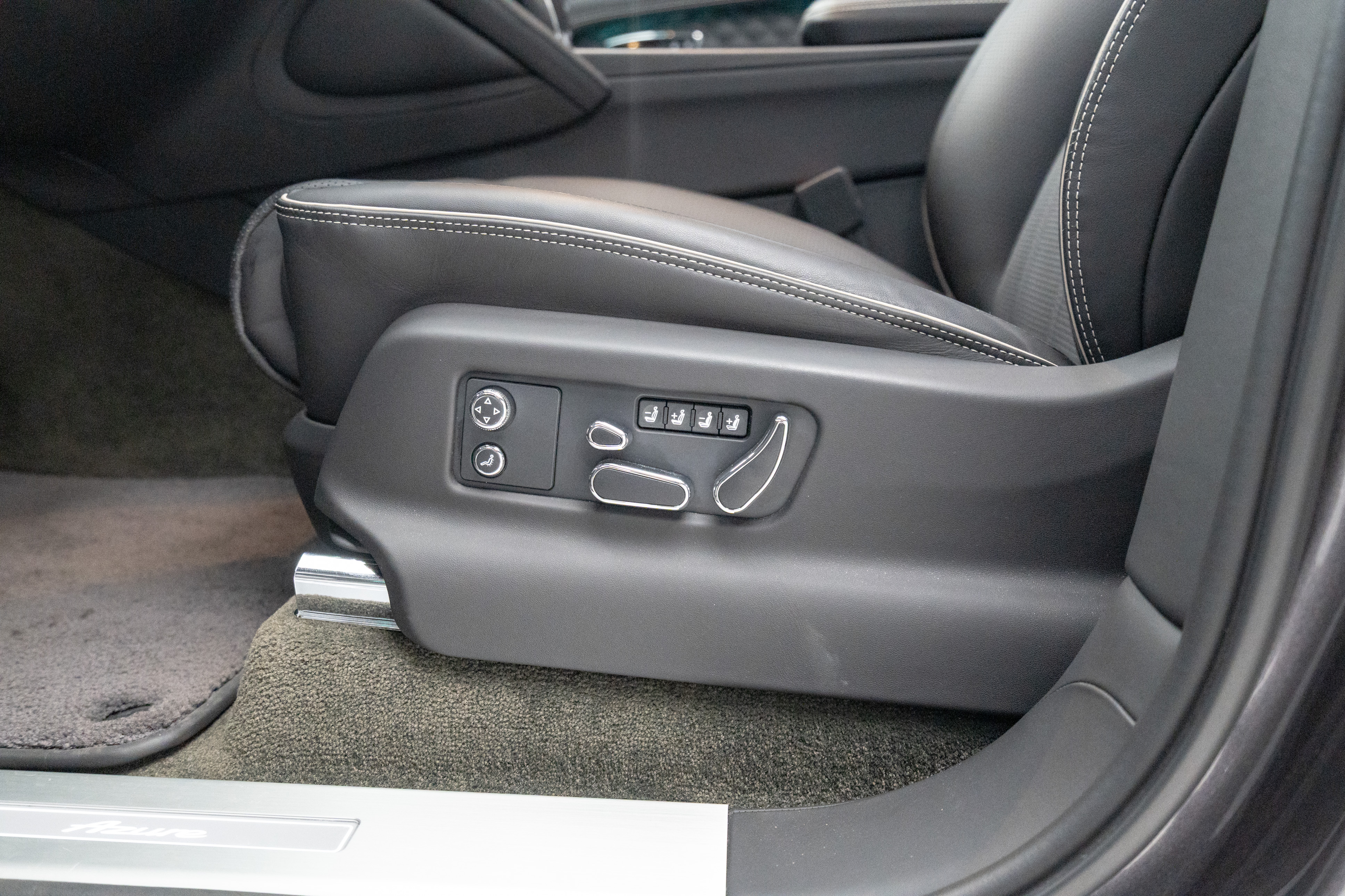 2023 Bentley BENTAYGA Azure