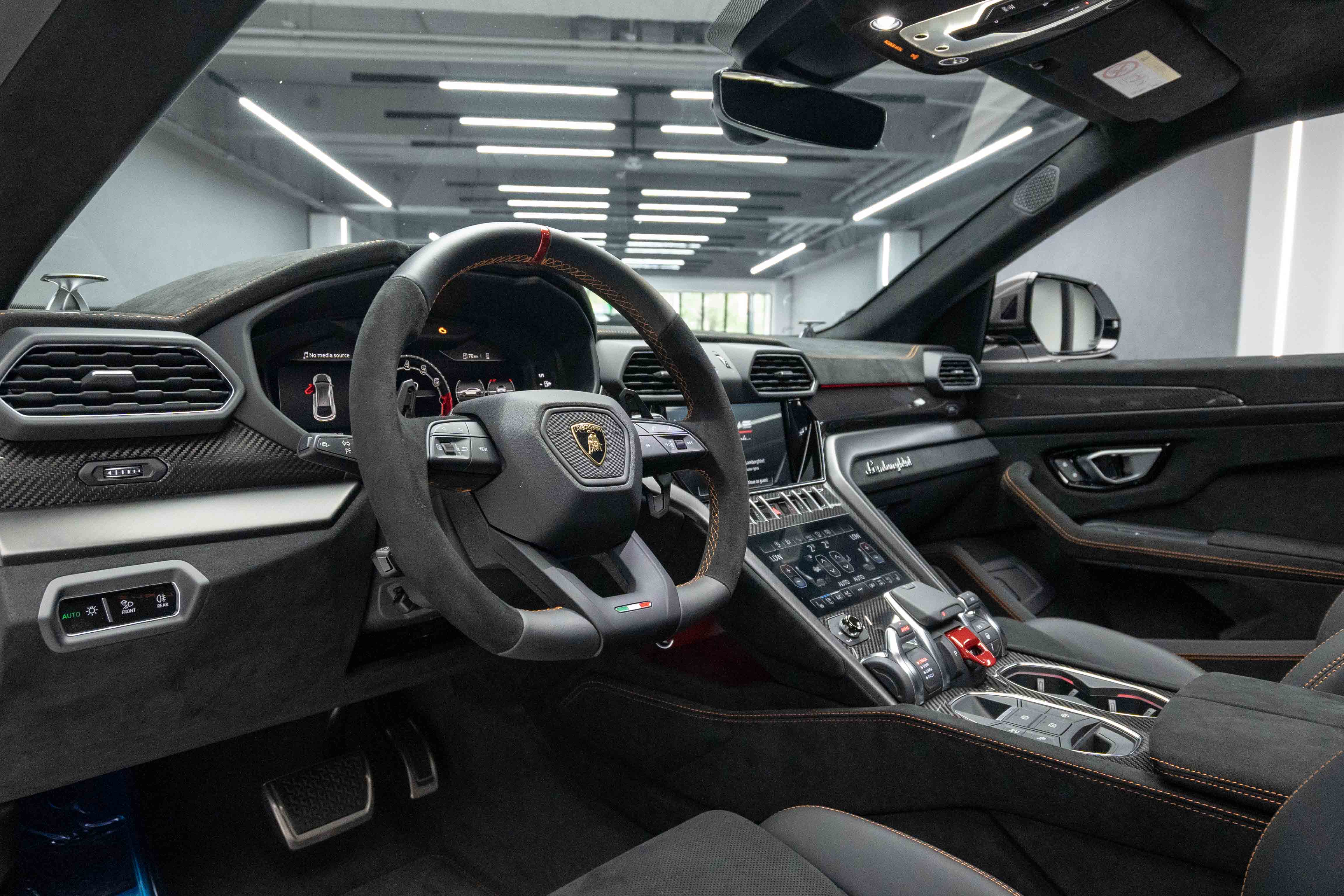 2024 Lamborghini Urus Performante
