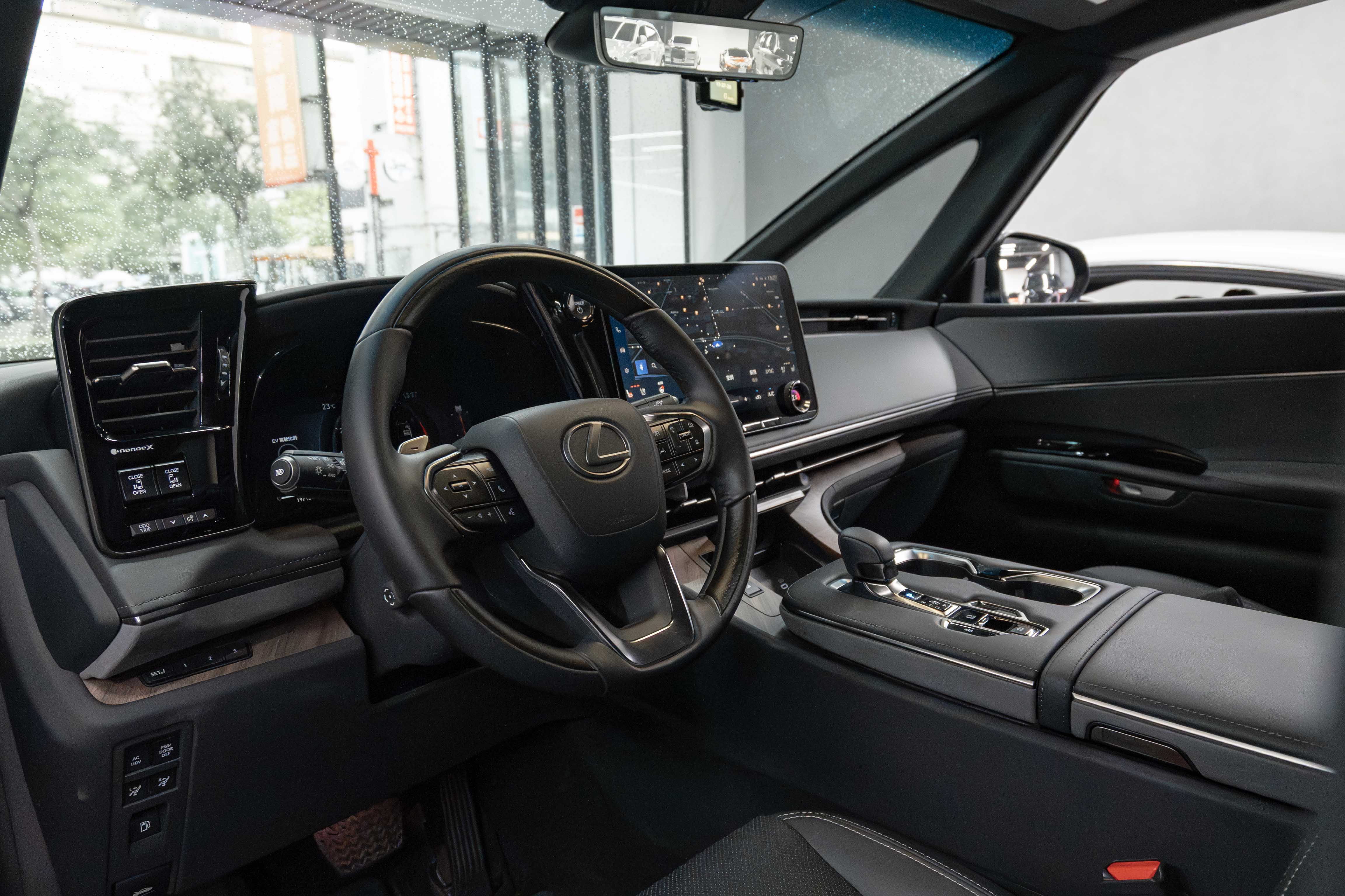 2025 Lexus 2025 500H 4人座