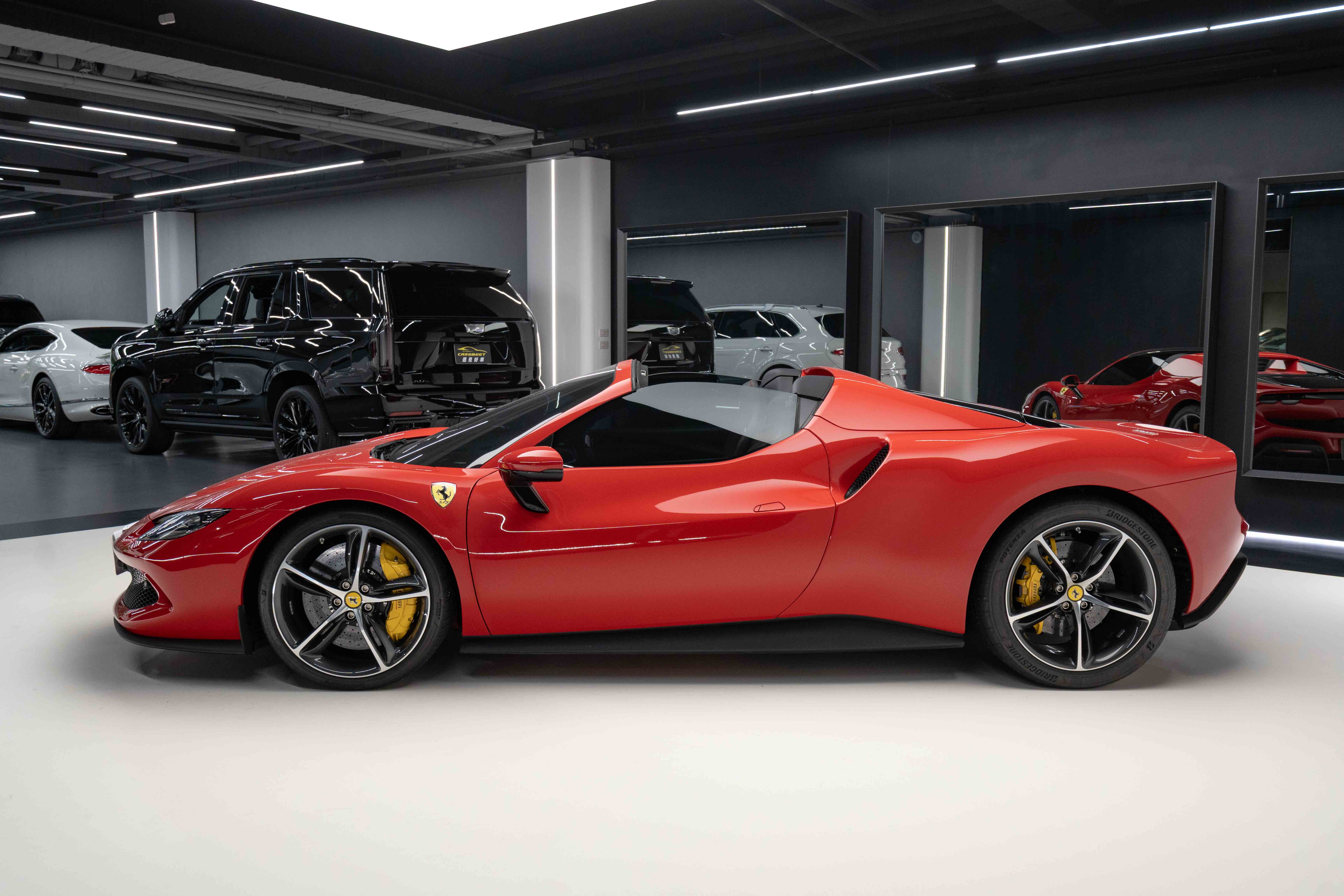 2025 Ferrari 2023款 3.0 V6 PHEV