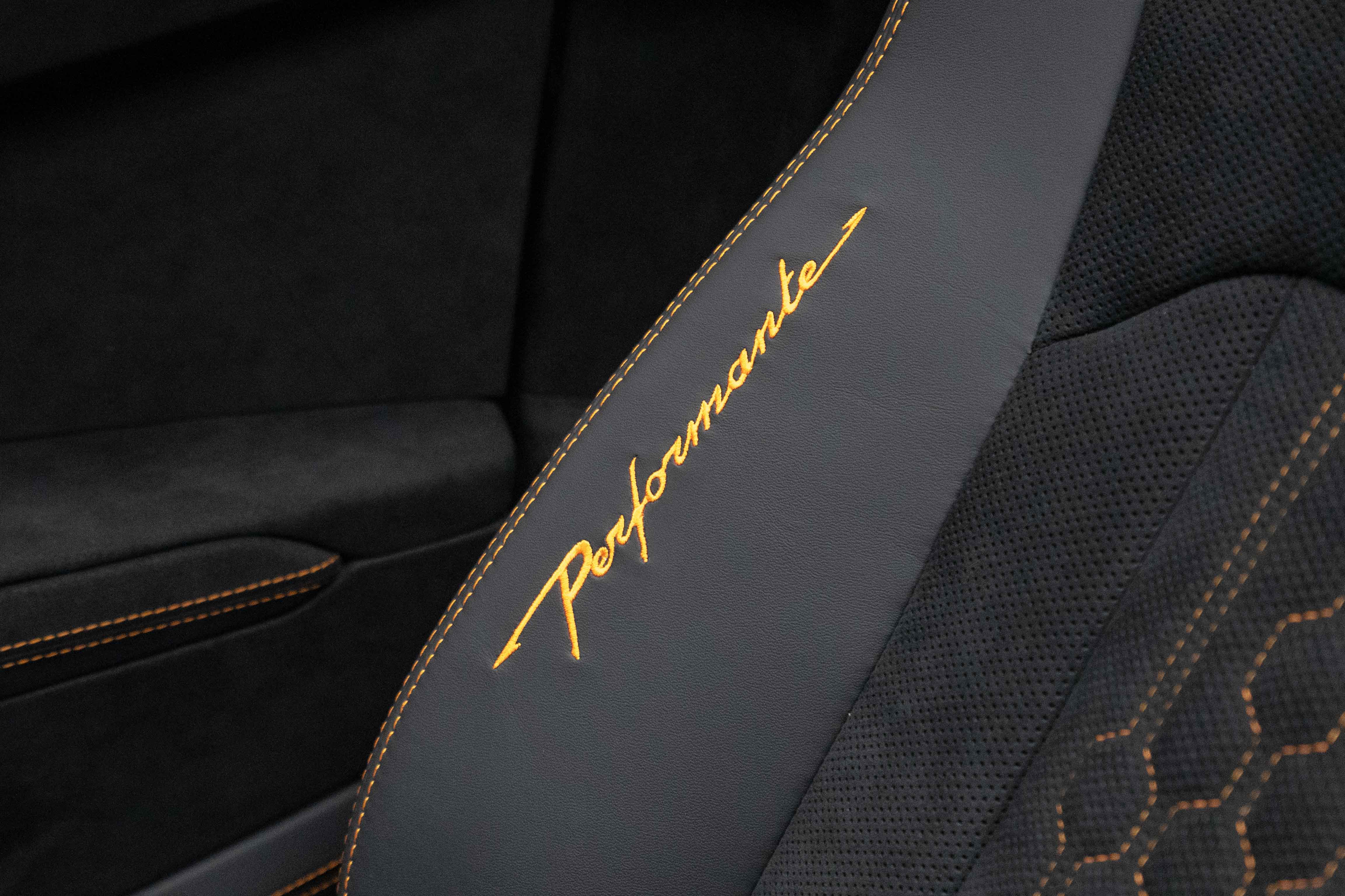 2024 Lamborghini Urus Performante
