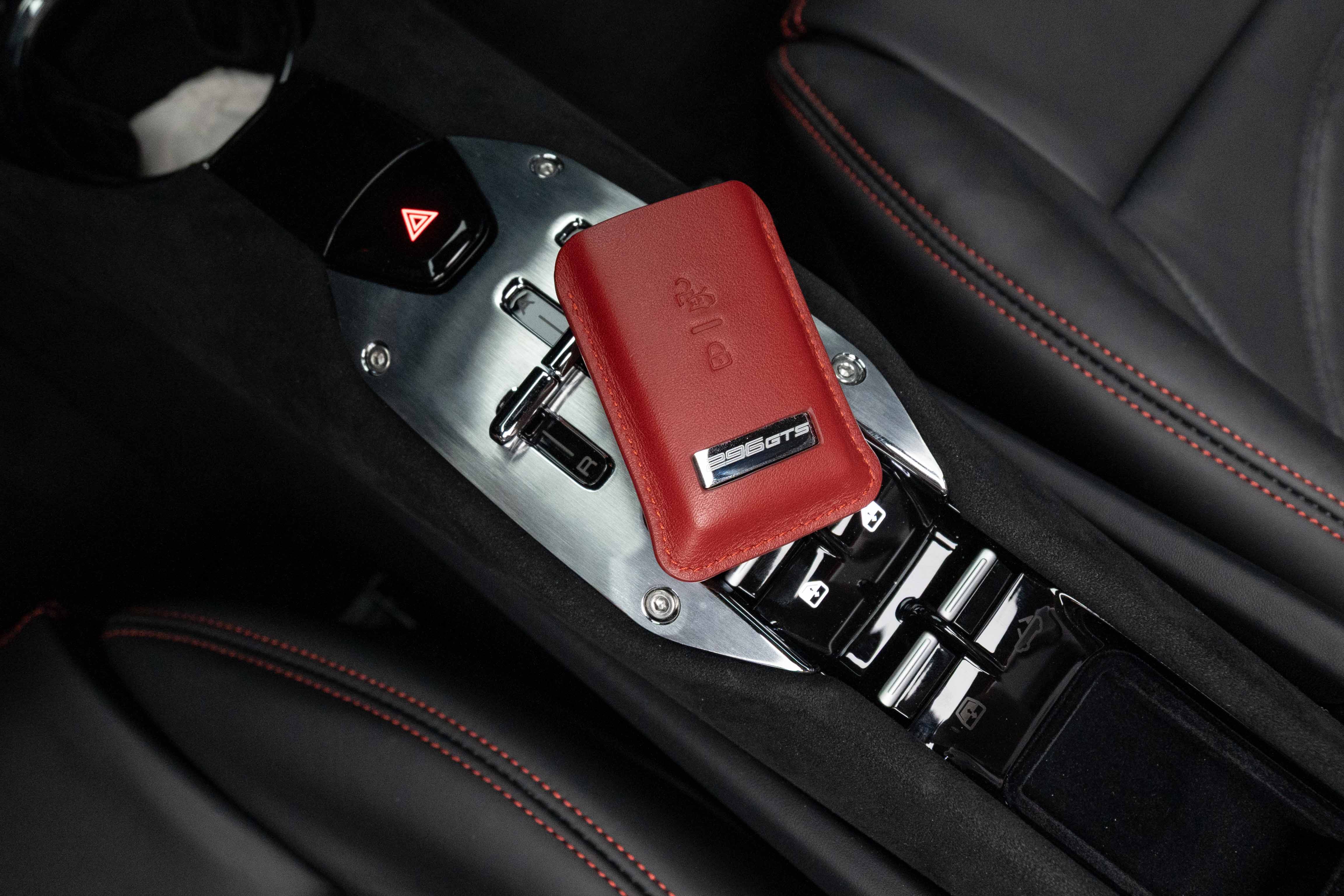 2025 Ferrari 2023款 3.0 V6 PHEV