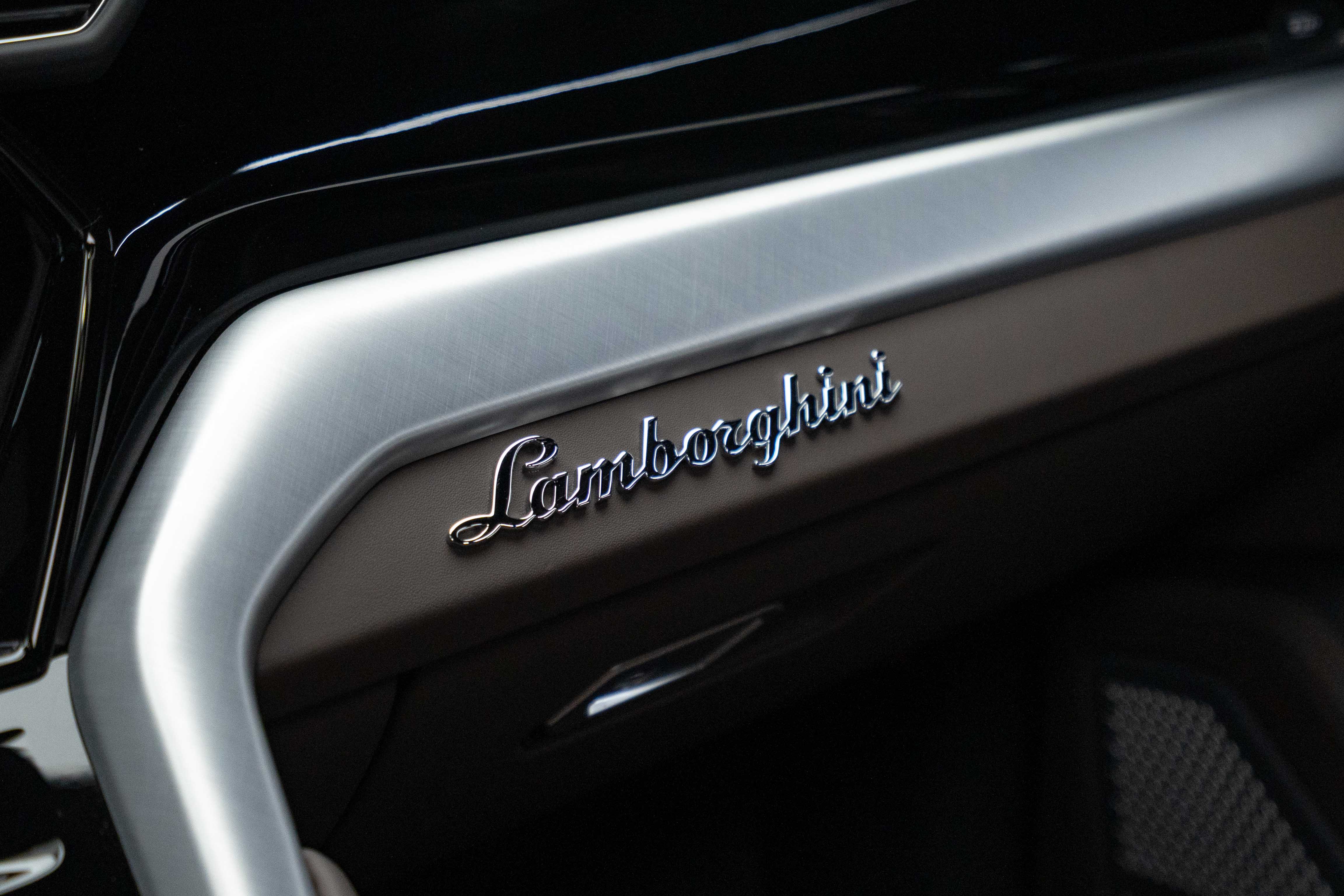2024 Lamborghini Urus S