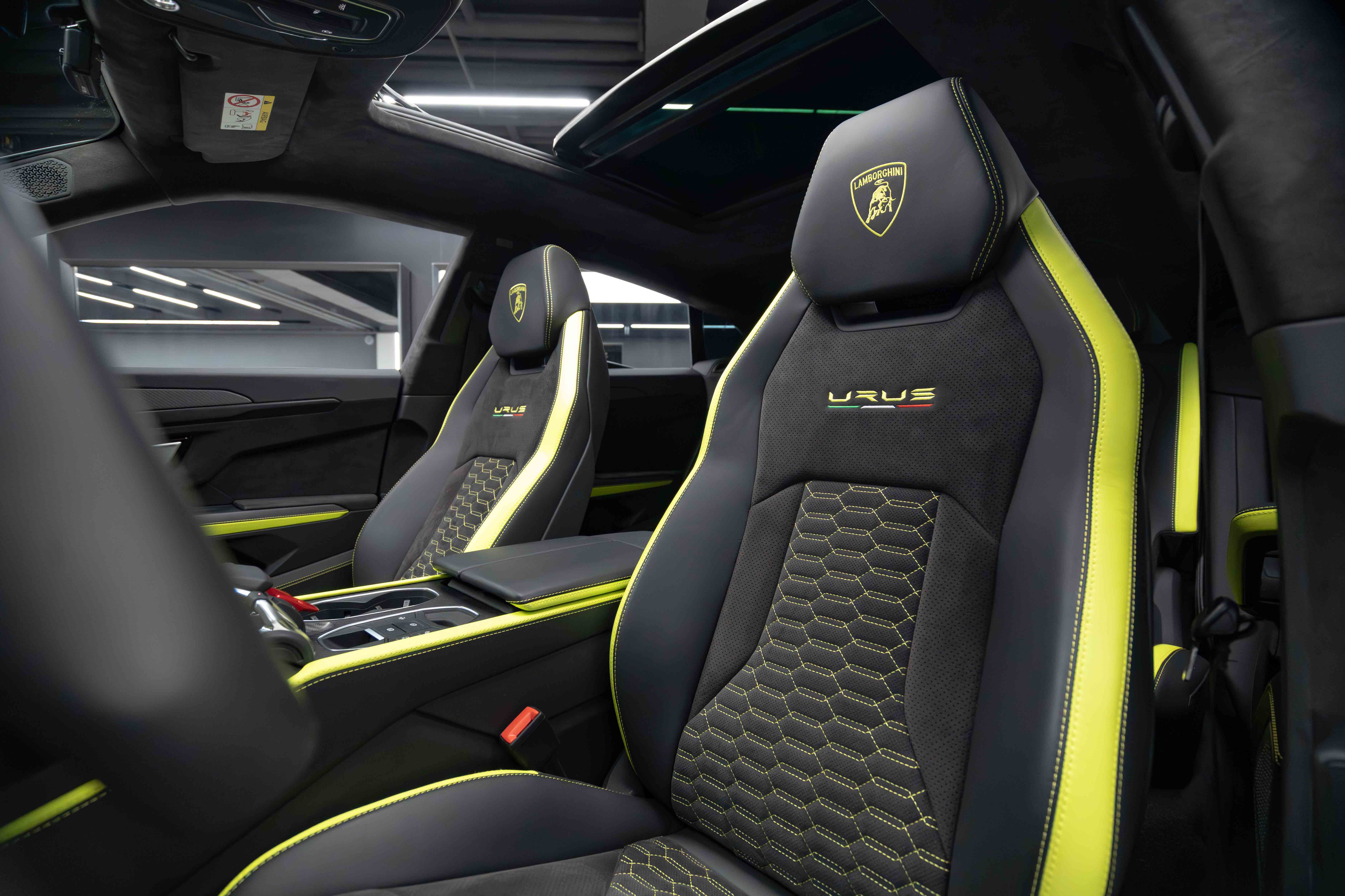 2022 Lamborghini URUS (graphite capsule)