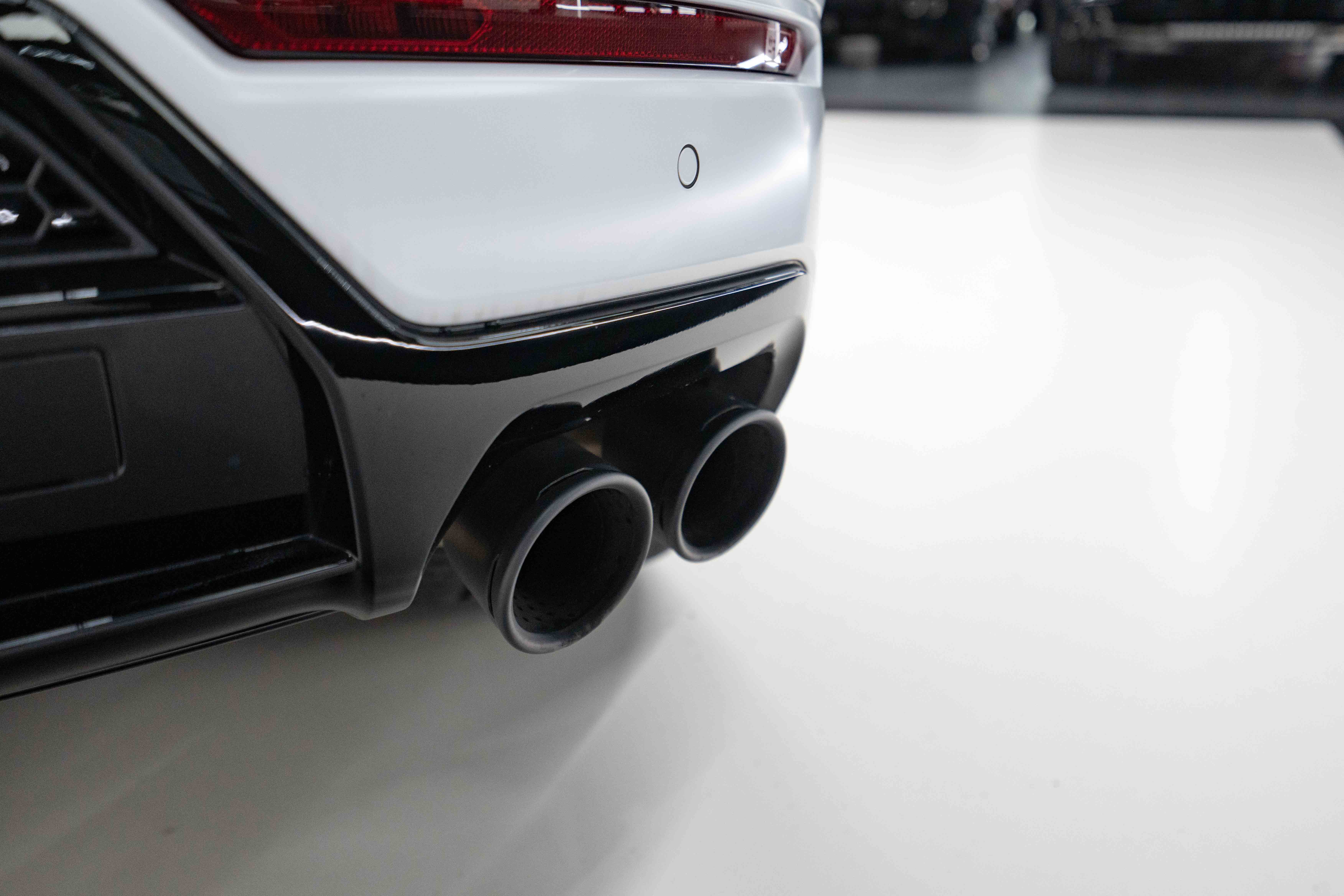 2022 Lamborghini URUS (graphite capsule)