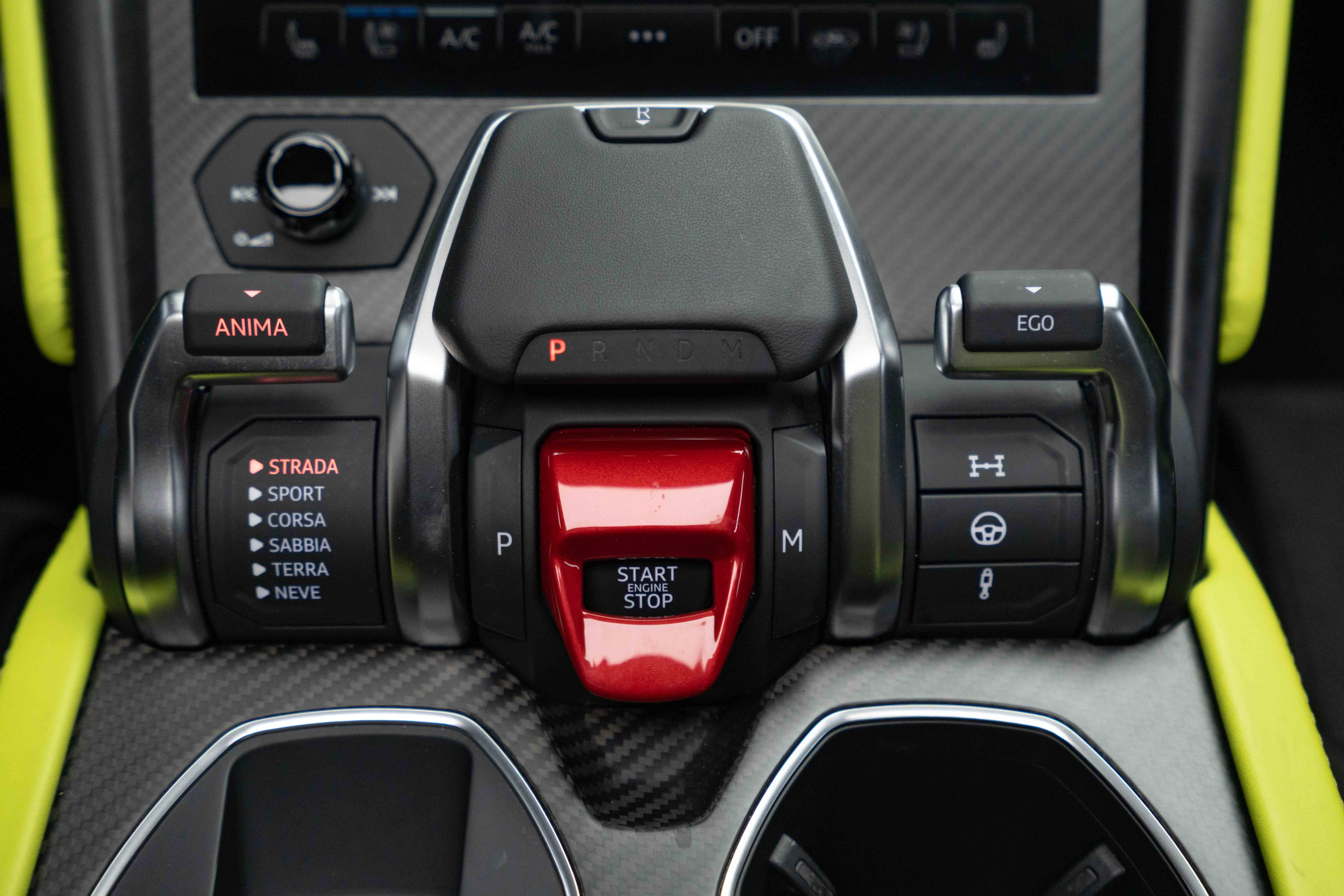 2022 Lamborghini URUS (graphite capsule)