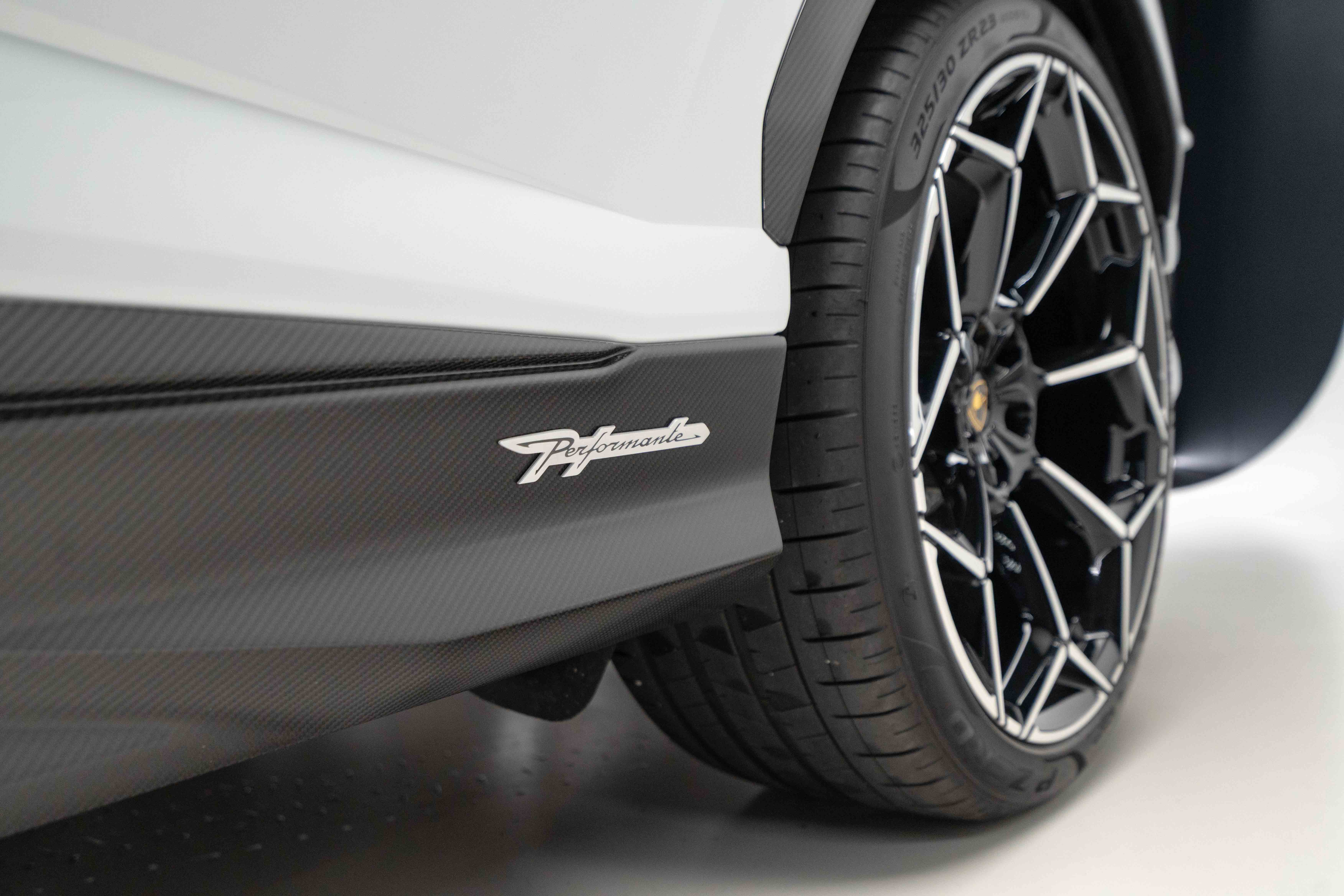 2024 Lamborghini Urus Performante