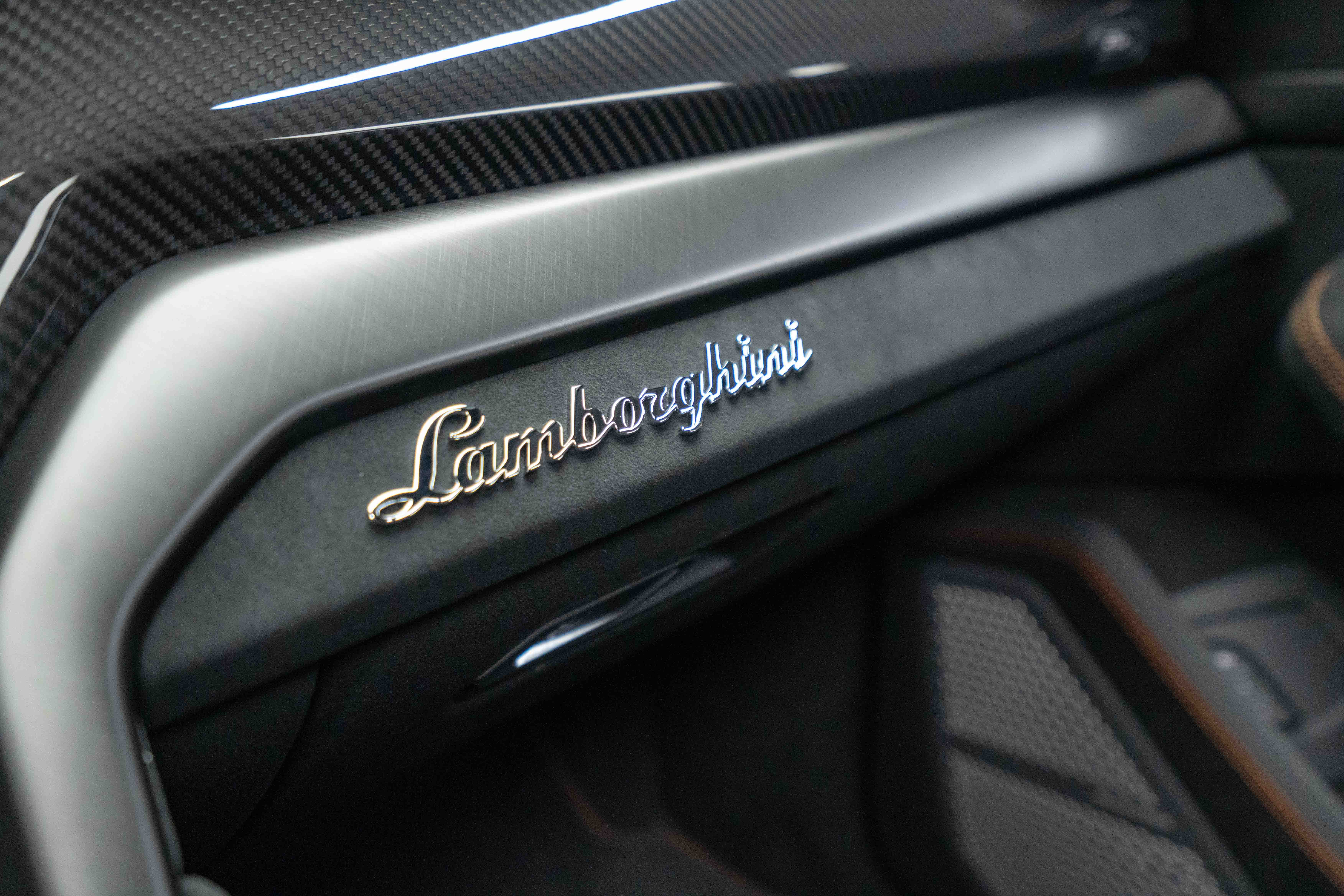 2024 Lamborghini Urus Performante