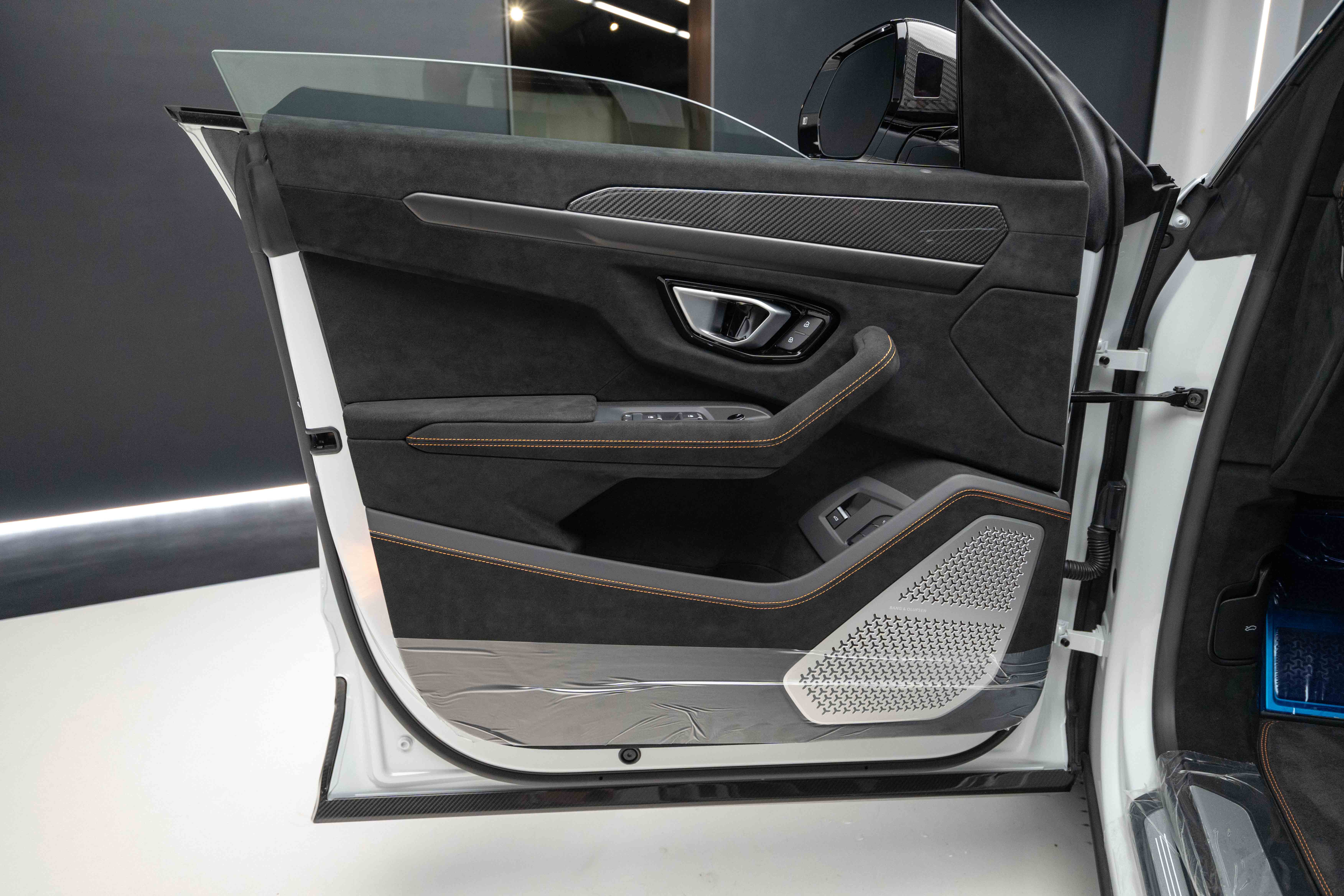 2024 Lamborghini Urus Performante