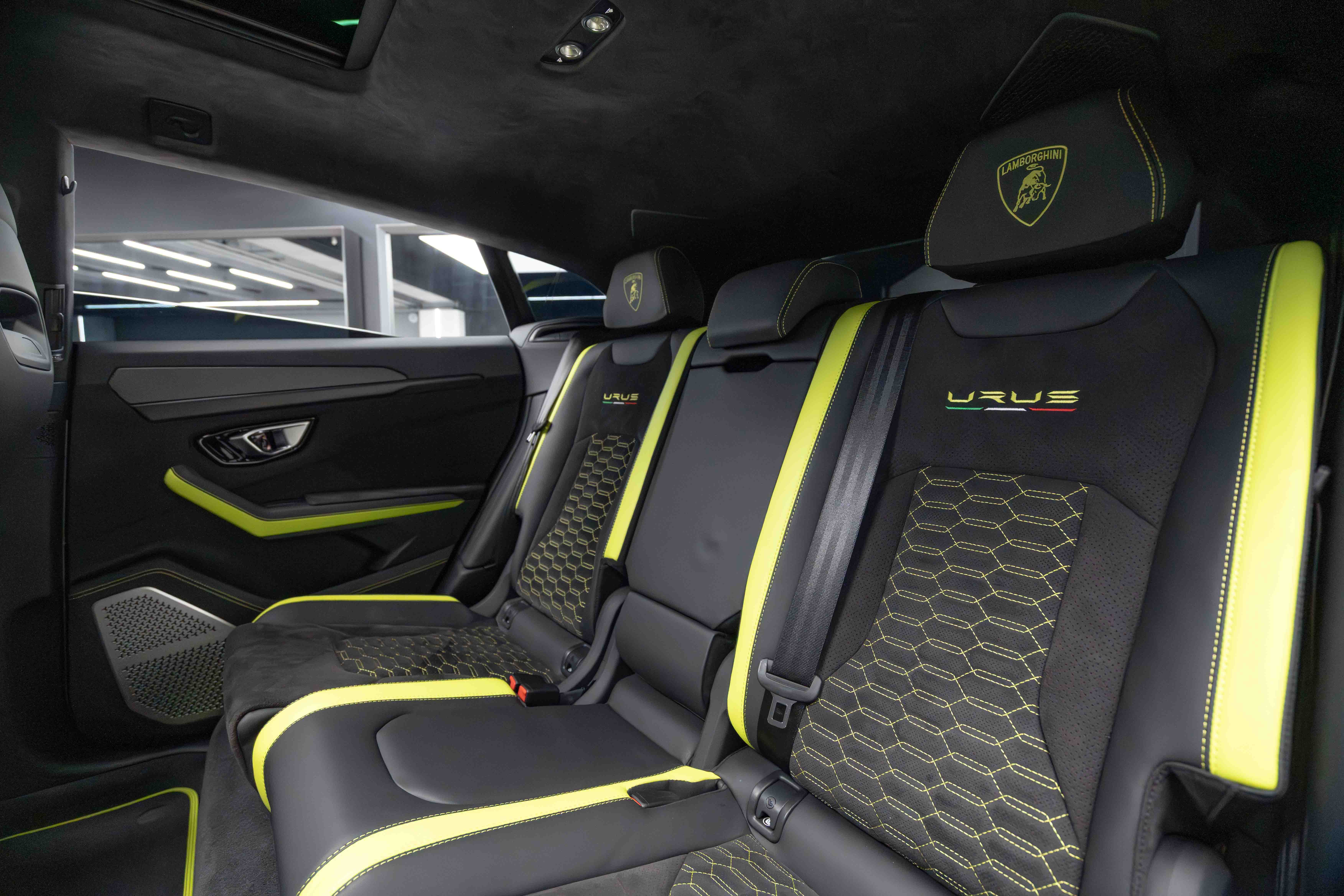 2022 Lamborghini URUS (graphite capsule)