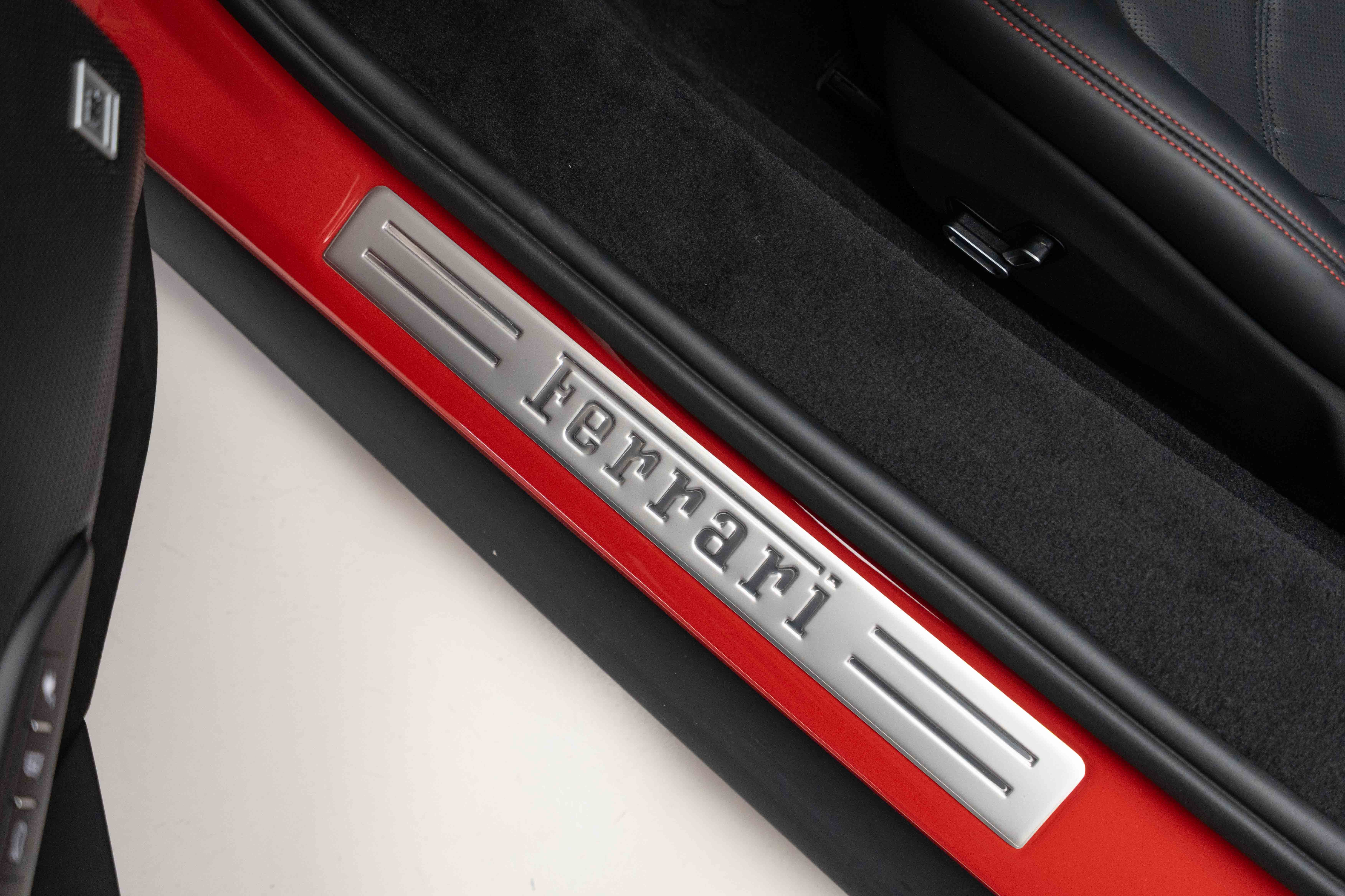 2025 Ferrari 2023款 3.0 V6 PHEV