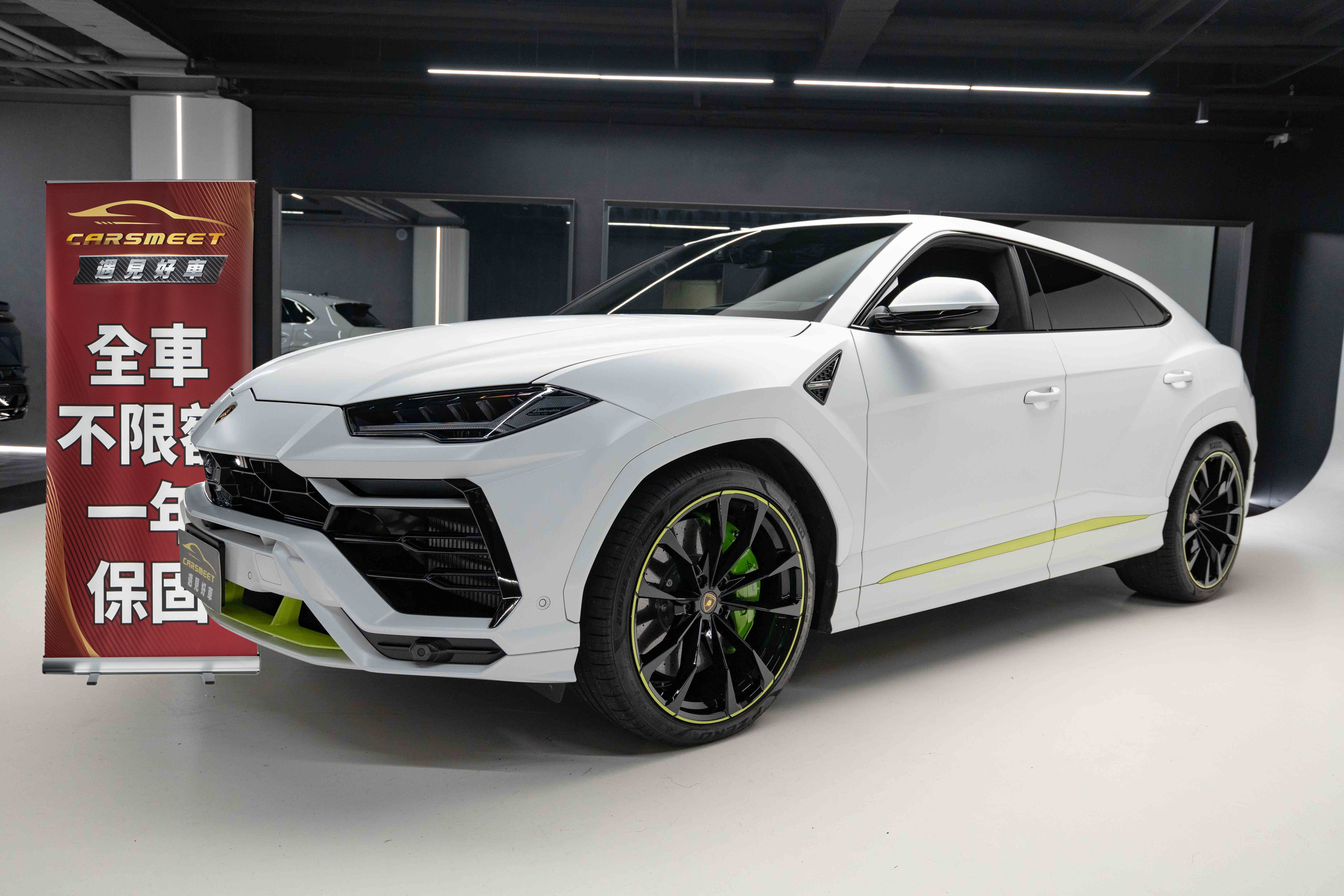 2022 Lamborghini URUS (graphite capsule)