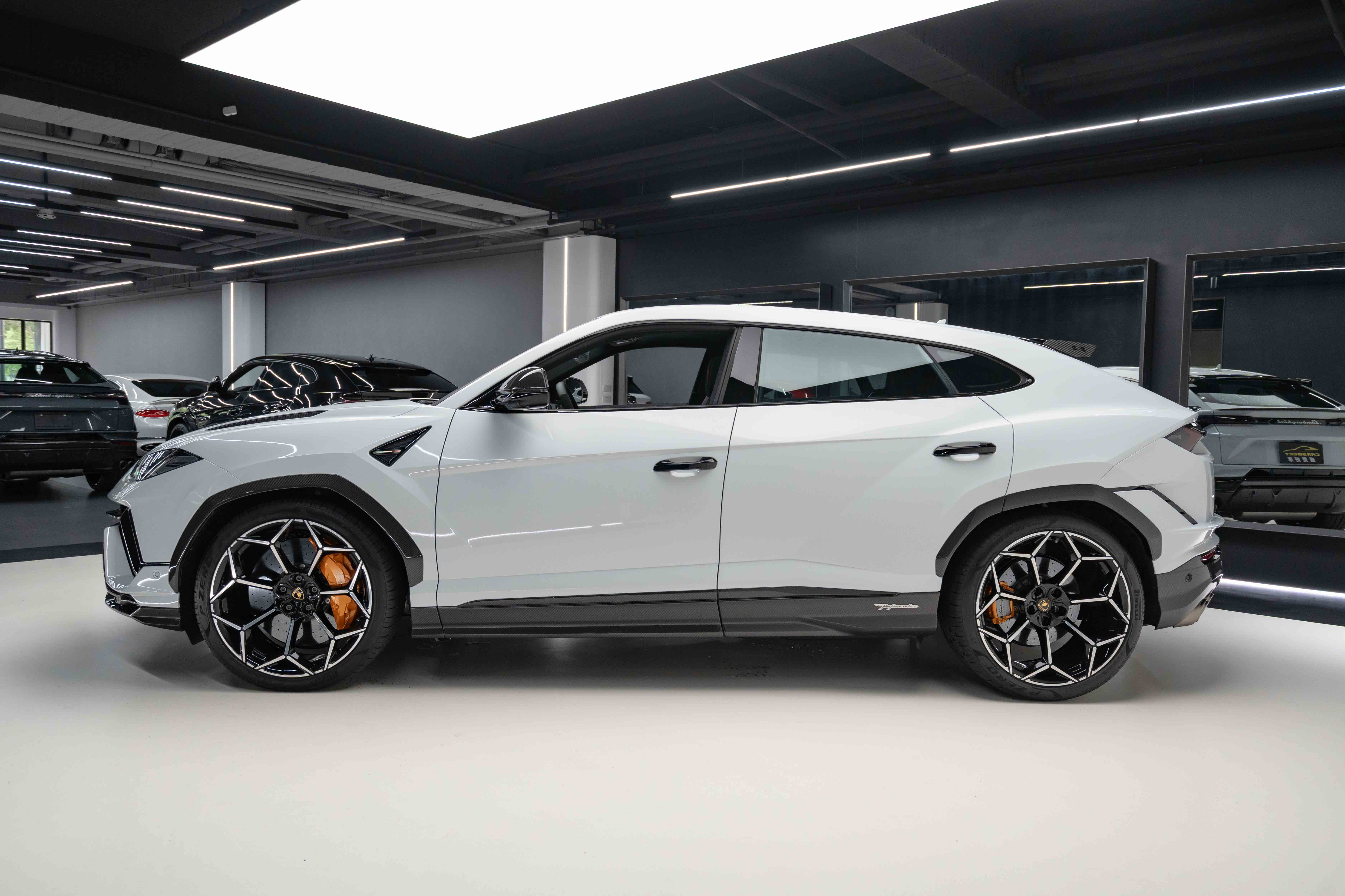 2024 Lamborghini Urus Performante