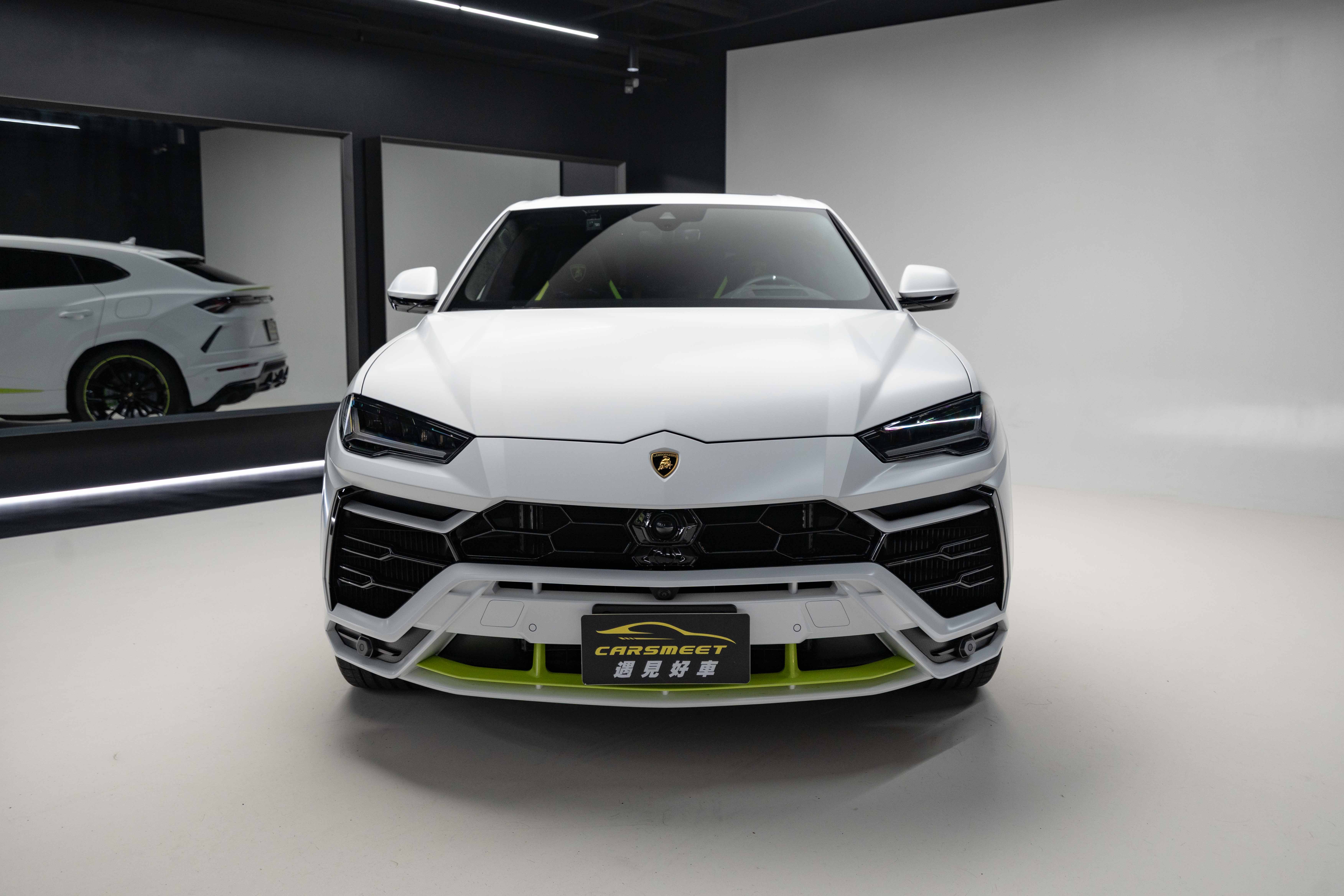 2022 Lamborghini URUS (graphite capsule)