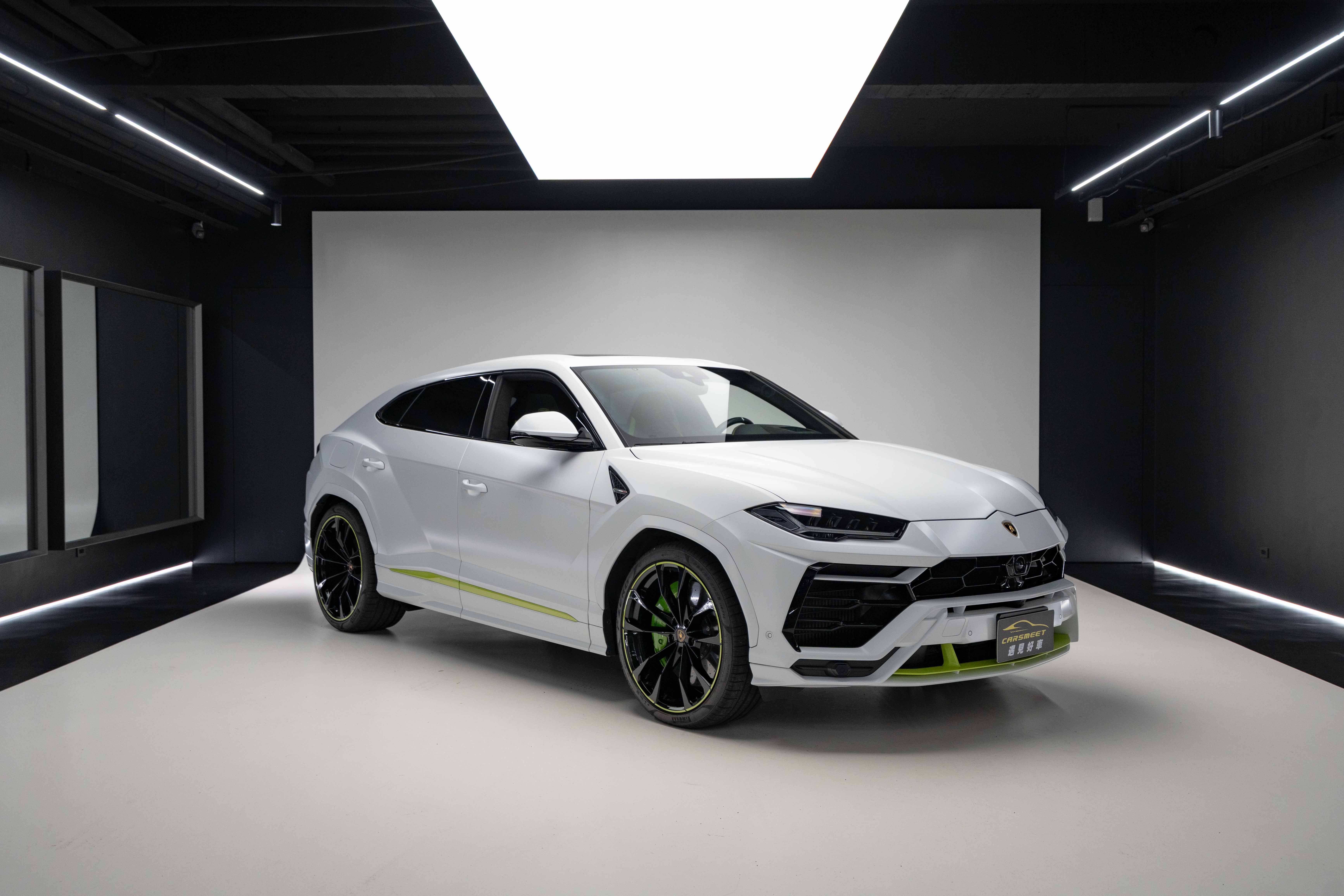 2022 Lamborghini URUS (graphite capsule)